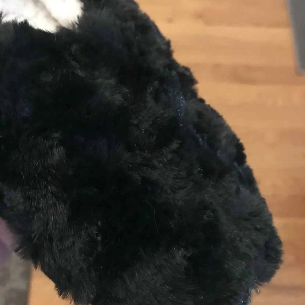 New 2 Pairs CAPELLI Faux Fur Pull-on Slipper Socks with Grippers size M/L NWT